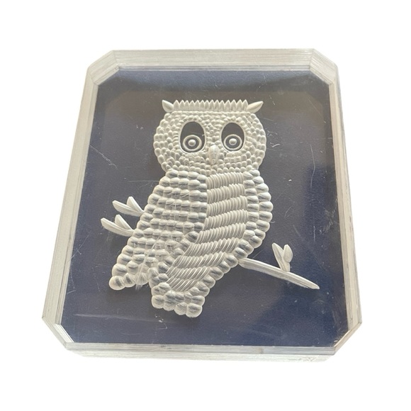 Fun Vintage Carved Lucite Owl Paperweight - Picture 3 of 6